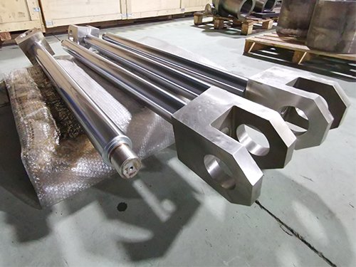 clevis for hydraulic cylinders